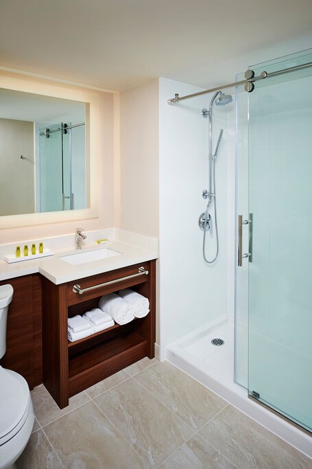 Delta Hotels by Marriott Toronto Mississauga - Image 26