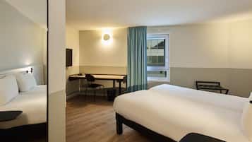 Luxe beddengoed, een bureau, geluiddichte muren, gratis babybedden