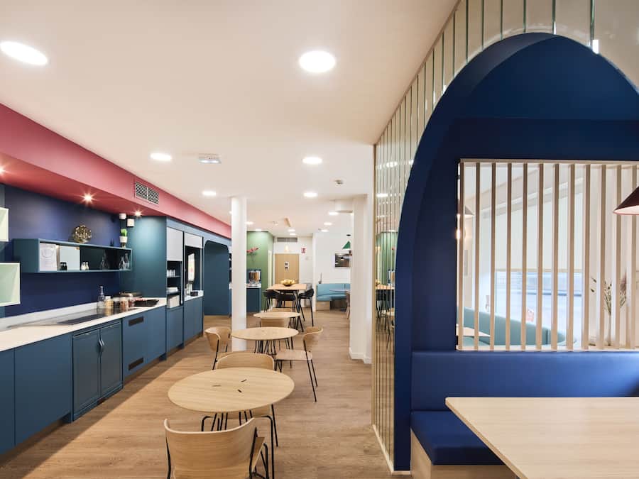 Petit déjeuner buffet (10 EUR par personne)