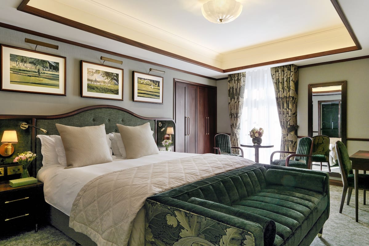 Egyptian cotton sheets, premium bedding, free minibar items
