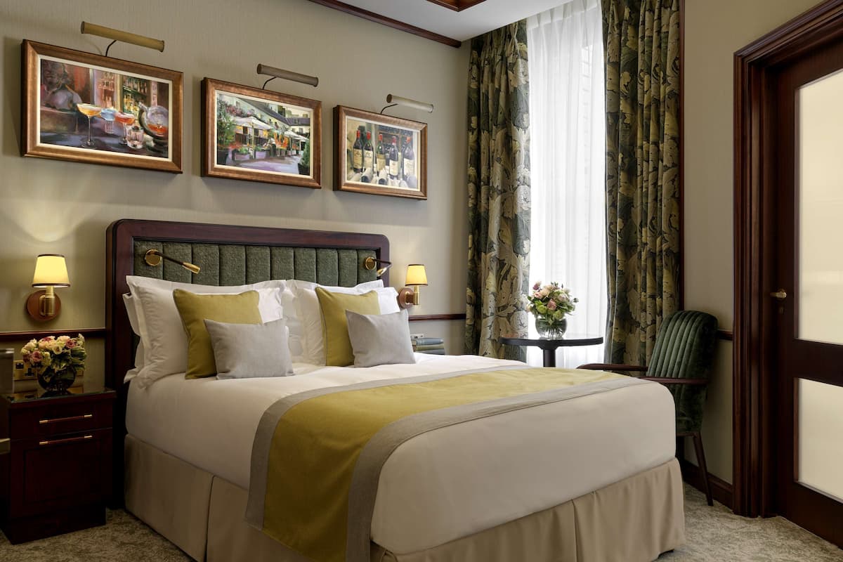 Classic Room, 1 Queen Bed | Egyptian cotton sheets, premium bedding, free minibar items