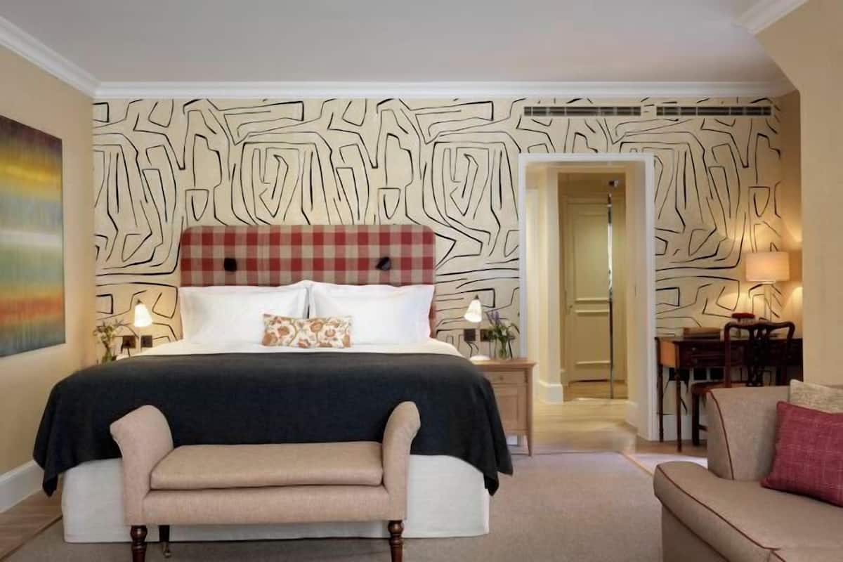 Egyptian cotton sheets, premium bedding, free minibar items