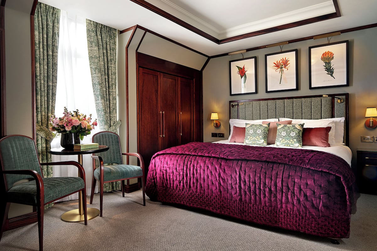 Egyptian cotton sheets, premium bedding, free minibar items