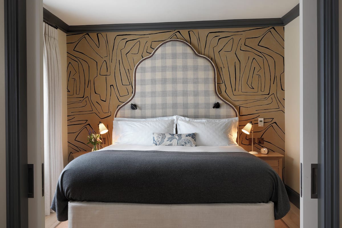 Junior Suite (Carriage House) | Egyptian cotton sheets, premium bedding, free minibar items