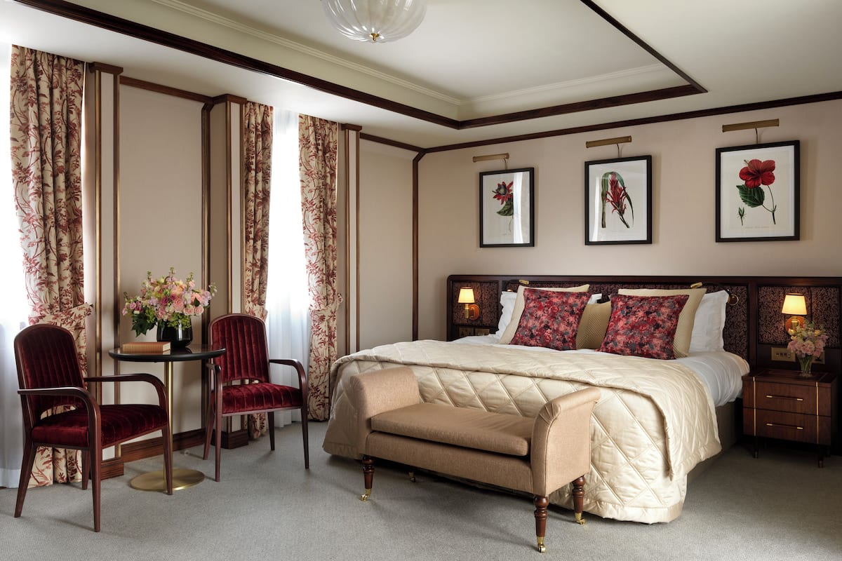 Egyptian cotton sheets, premium bedding, free minibar items