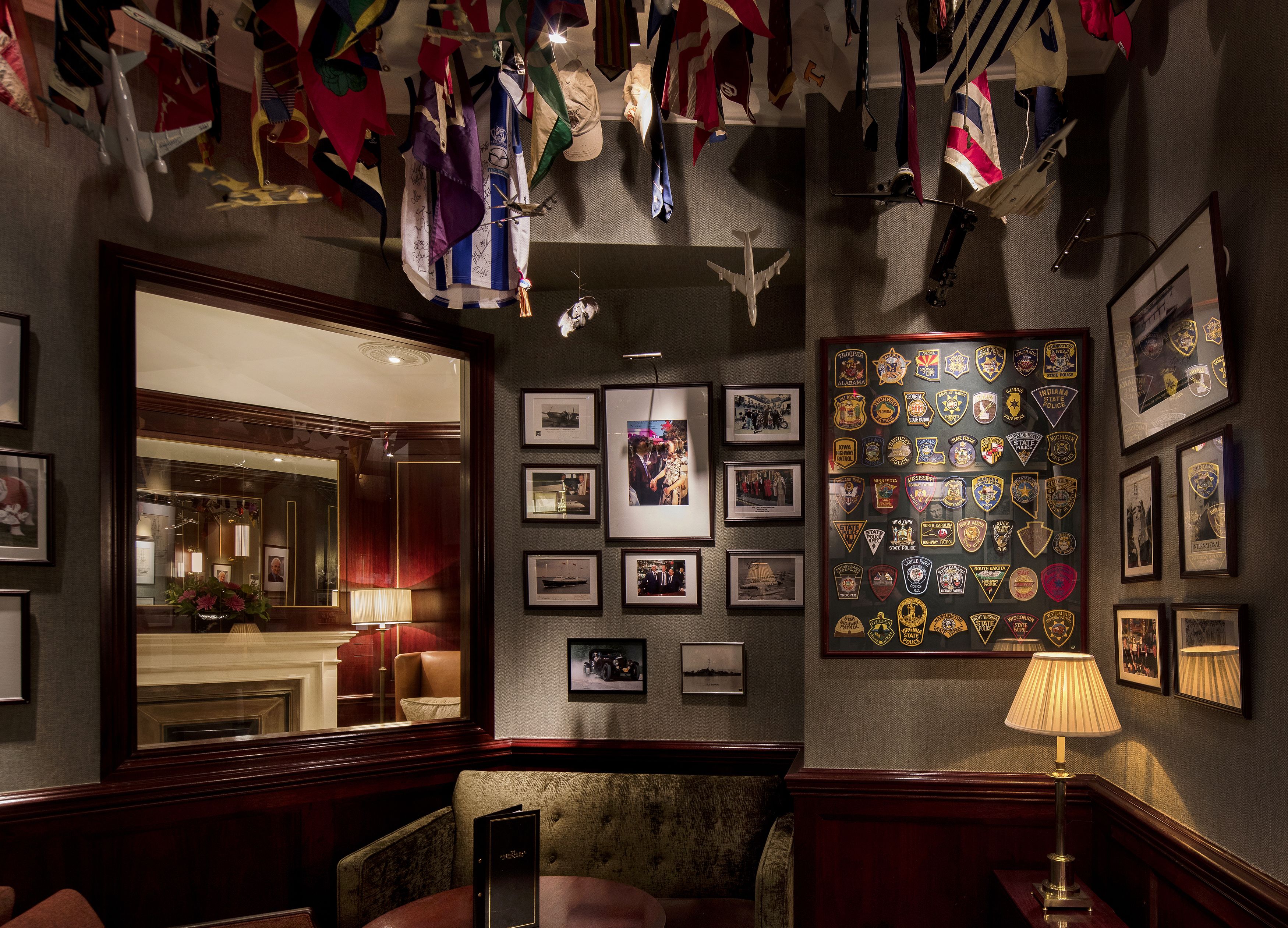 al fresco dining, serves breakfast, lunch and dinner