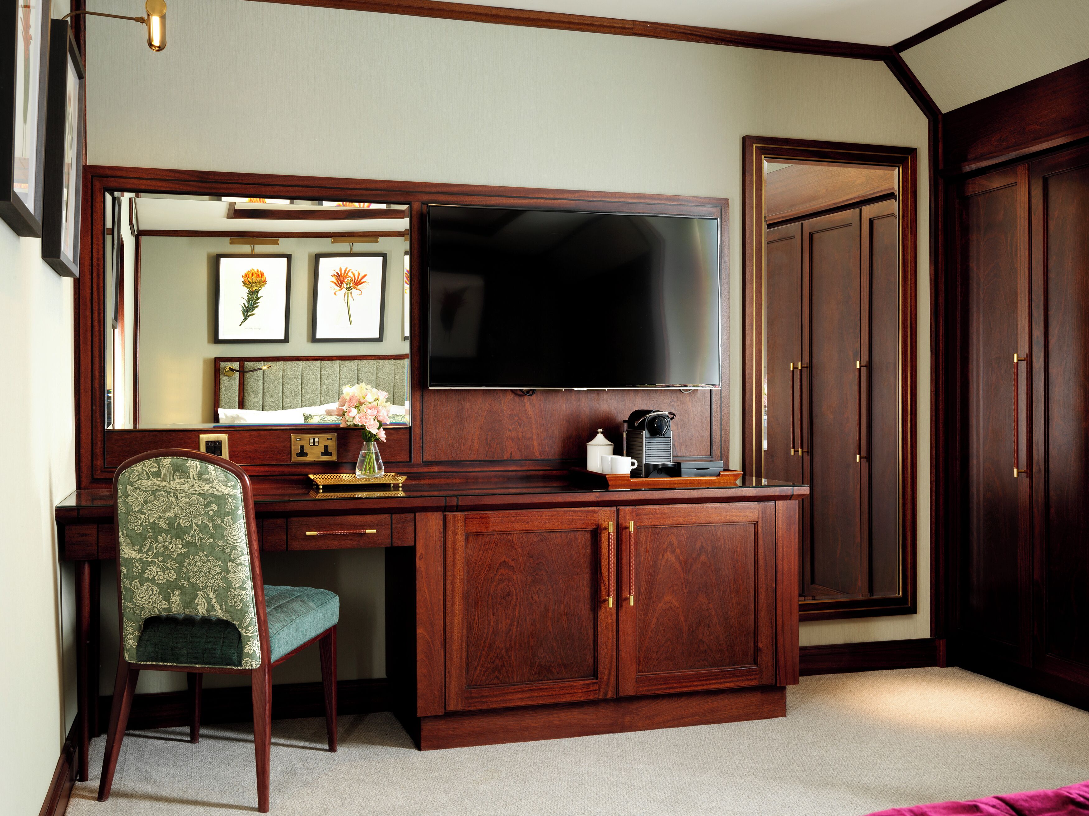 classic room, 1 king bed | egyptian cotton sheets, premium bedding, free minibar items