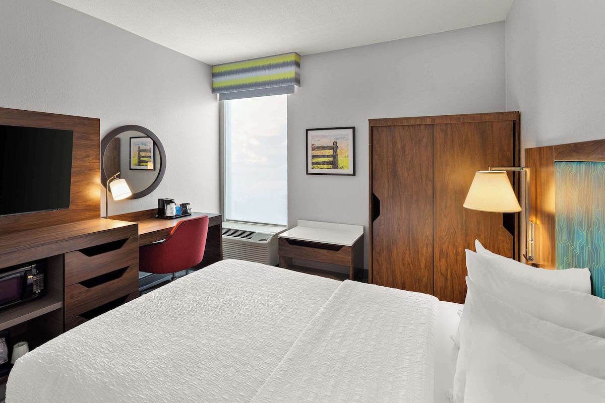 Blackout curtains, iron/ironing board, free cots/infant beds, free WiFi
