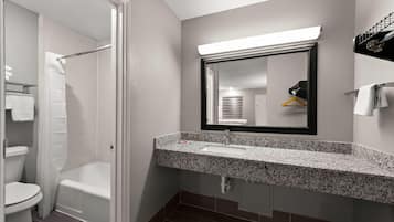 Suite, 2 queensize bedden, niet-roken | Verduisterende gordijnen, geluiddichte muren, gratis wifi, beddengoed