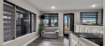 Econo Lodge Inn & Suites