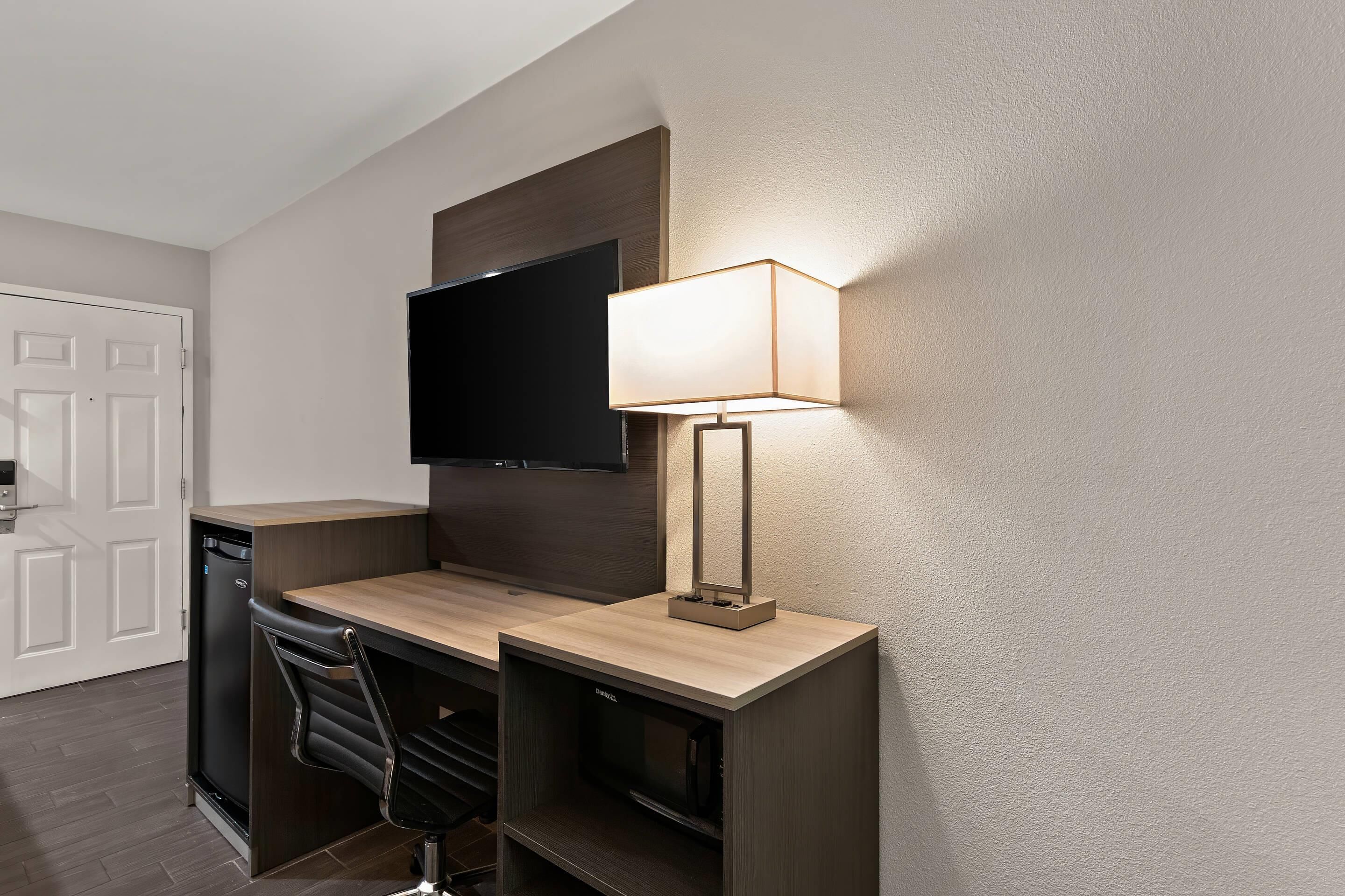 スタンダード ルーム クイーンベッド 2 台 禁煙 | 遮光カーテン、防音設備、WiFi (無料)、ベッドシーツ