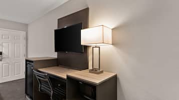 Rom – standard, 2 queensize-senger, ikke-røyk | Blendingsgardiner, lydisolert, wi-fi (inkludert) og sengetøy