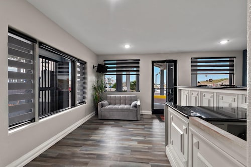 Econo Lodge Inn & Suites Laredo - Nuevo Laredo