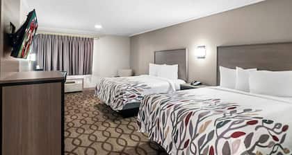 Red Roof Inn & Suites Lexington - Hamburg