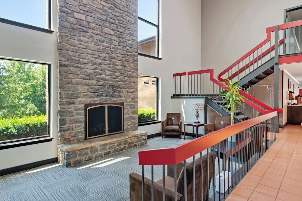 Red Roof Inn & Suites Lexington - Hamburg