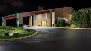 Front of property - evening/night - Red Roof Inn & Suites Lexington - Hamburg (Lexington)