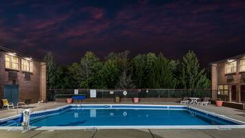 Seasonal outdoor pool, pool umbrellas, sun loungers