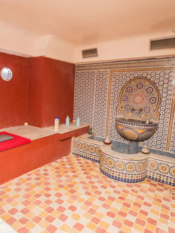 Couples treatment rooms, sauna, hot tub, steam room, Turkish bath