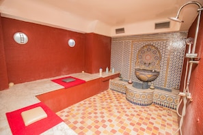 Couples treatment rooms, sauna, hot tub, steam room, Turkish bath