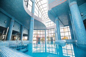 Couples treatment rooms, sauna, hot tub, steam room, Turkish bath