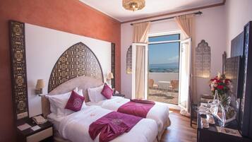 Deluxe Tek Büyük Yataklı Oda, Teras | Minibar, odada kasa, güneşlik/perde, ses yalıtımı