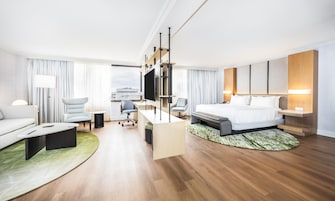 Studio Suite, 1 King Bed (Capitol View) | In-room safe, laptop workspace, blackout drapes, iron/ironing board