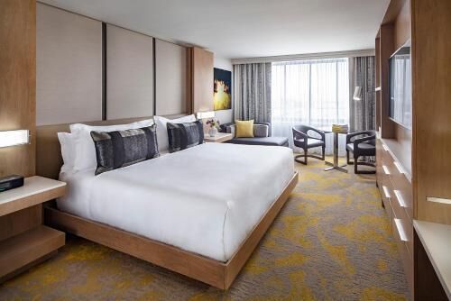 In-room safe, laptop workspace, blackout drapes, iron/ironing board