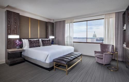 In-room safe, laptop workspace, blackout drapes, iron/ironing board