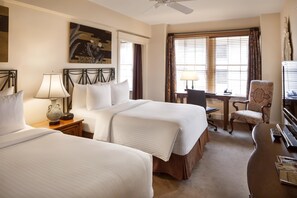 Deluxe-Doppelzimmer, 2 Doppelbetten | Italienische Bettbezüge von Frette, hochwertige Bettwaren