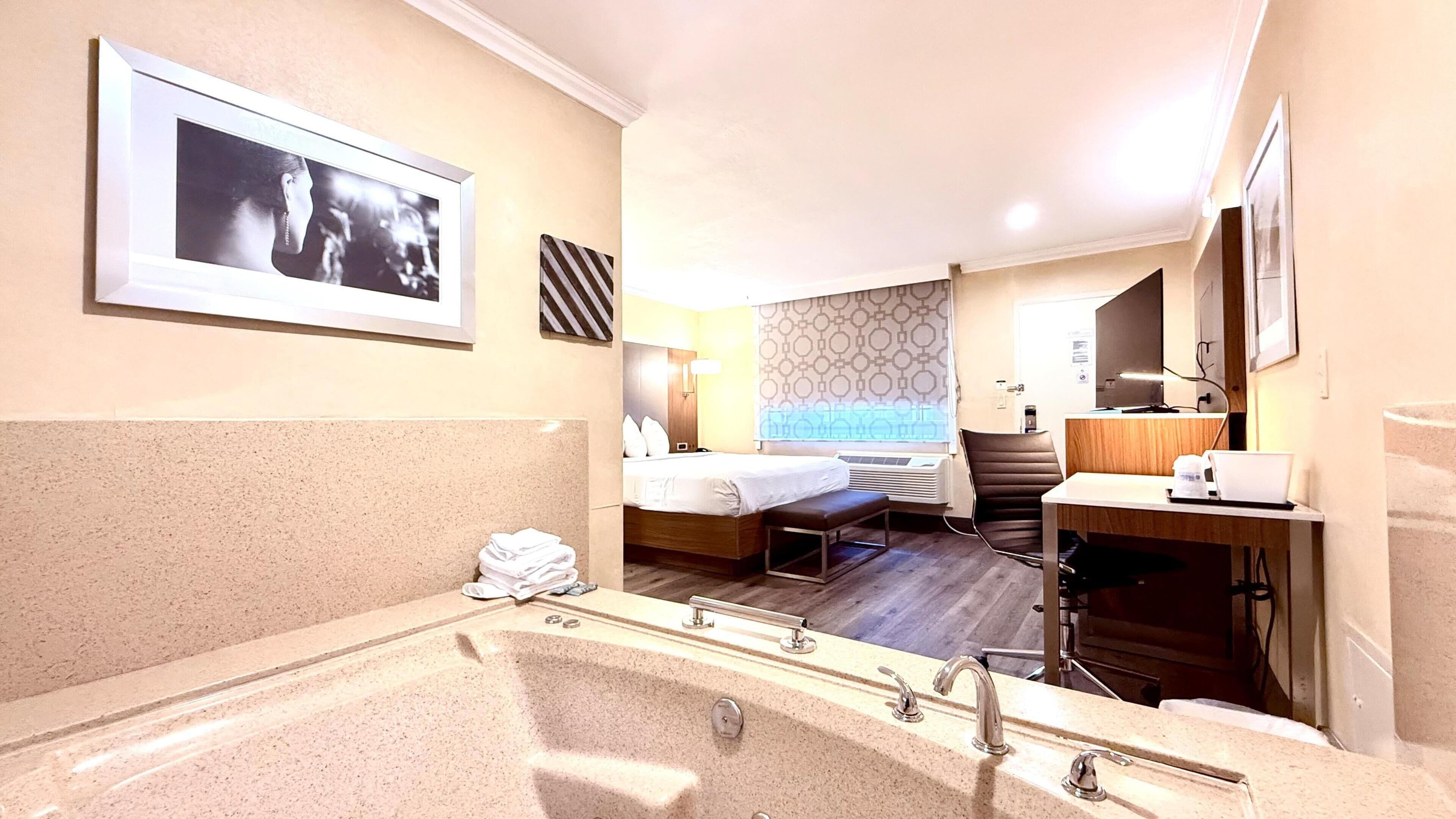 Photo - Best Western Hollywood Plaza Hotel - Walk of Fame Film City LA