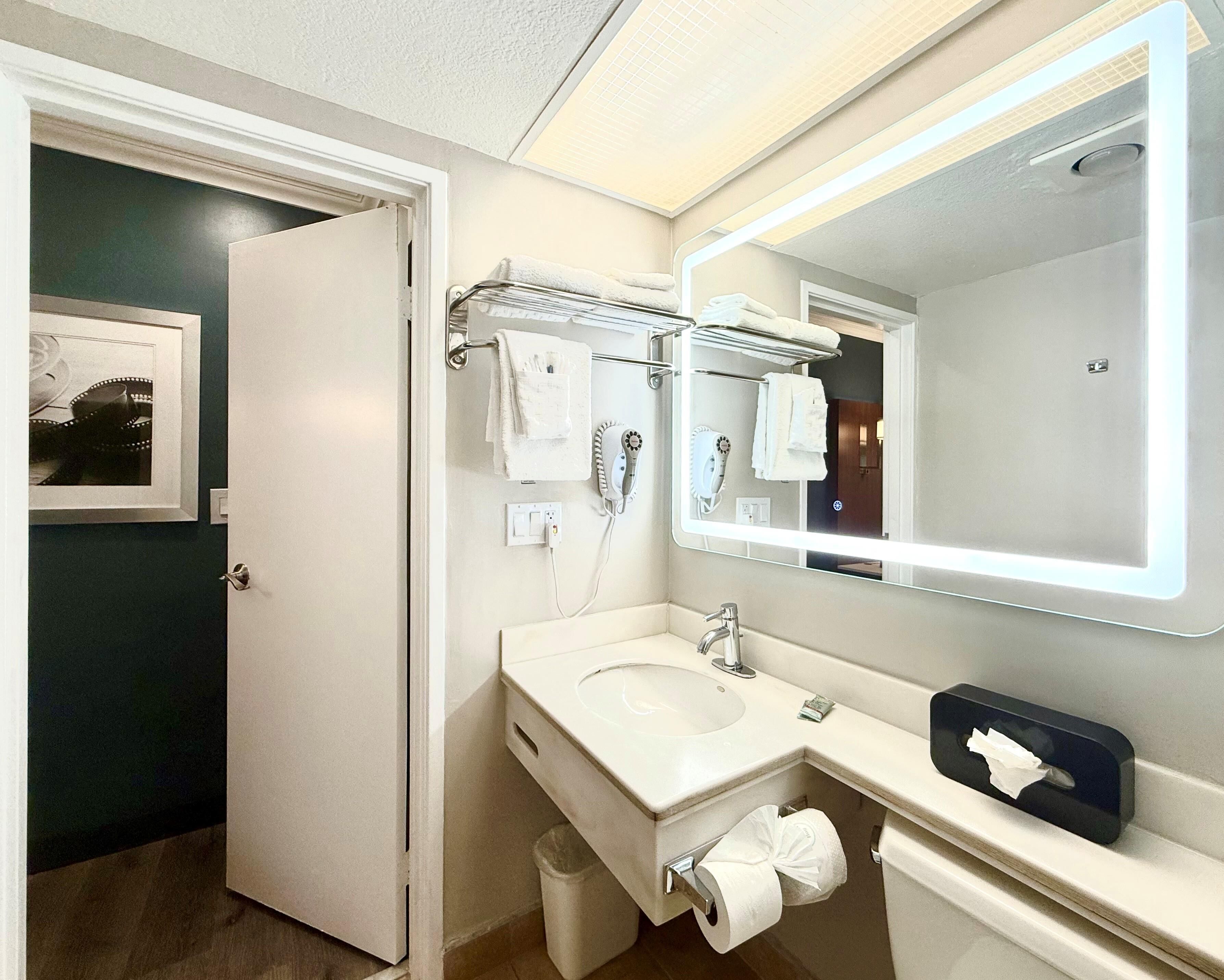 Photo - Best Western Hollywood Plaza Hotel - Walk of Fame Film City LA