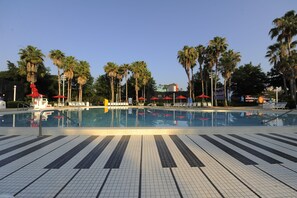 2 個室外泳池；泳池傘、躺椅