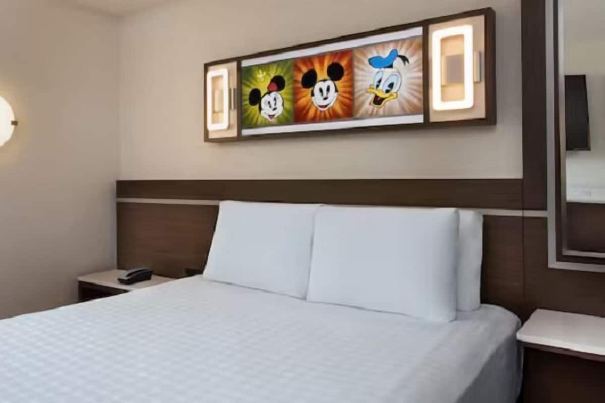 In-room safe, laptop workspace, blackout drapes, iron/ironing board