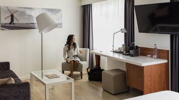 Superior-værelse - 1 kingsize-seng med sovesofa - ikke-ryger | Pengeskab på værelset, skrivebord, mørklægningsgardiner