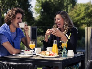 Petit déjeuner buffet servi tous les jours en supplément