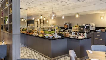 Breakfast, lunch, dinner served; French cuisine, alfresco dining