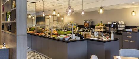 Breakfast, lunch, dinner served; French cuisine, al fresco dining