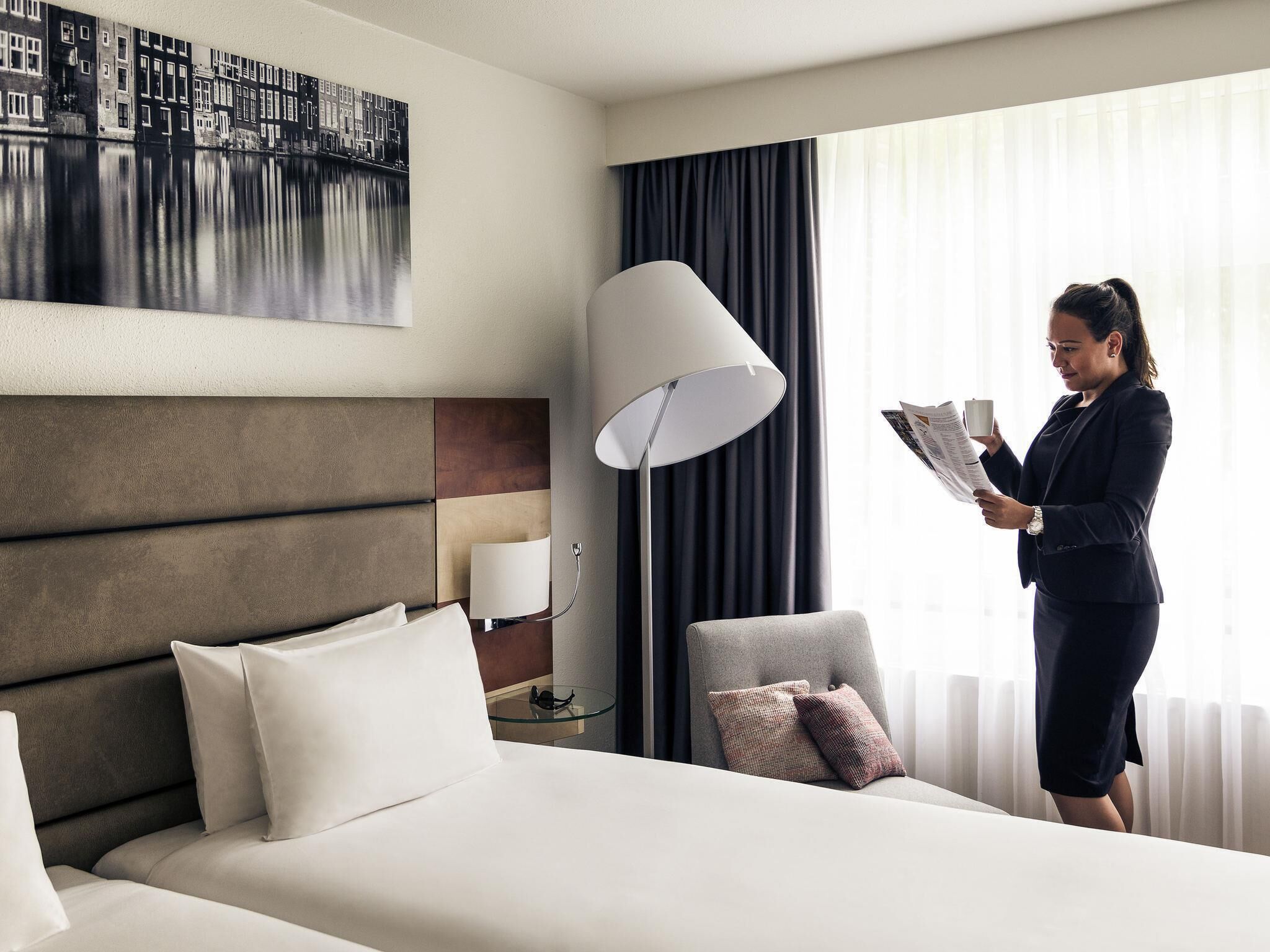 Standard Room, 2 Twin Beds, Non Smoking | In-room safe, desk, blackout drapes, iron/ironing board