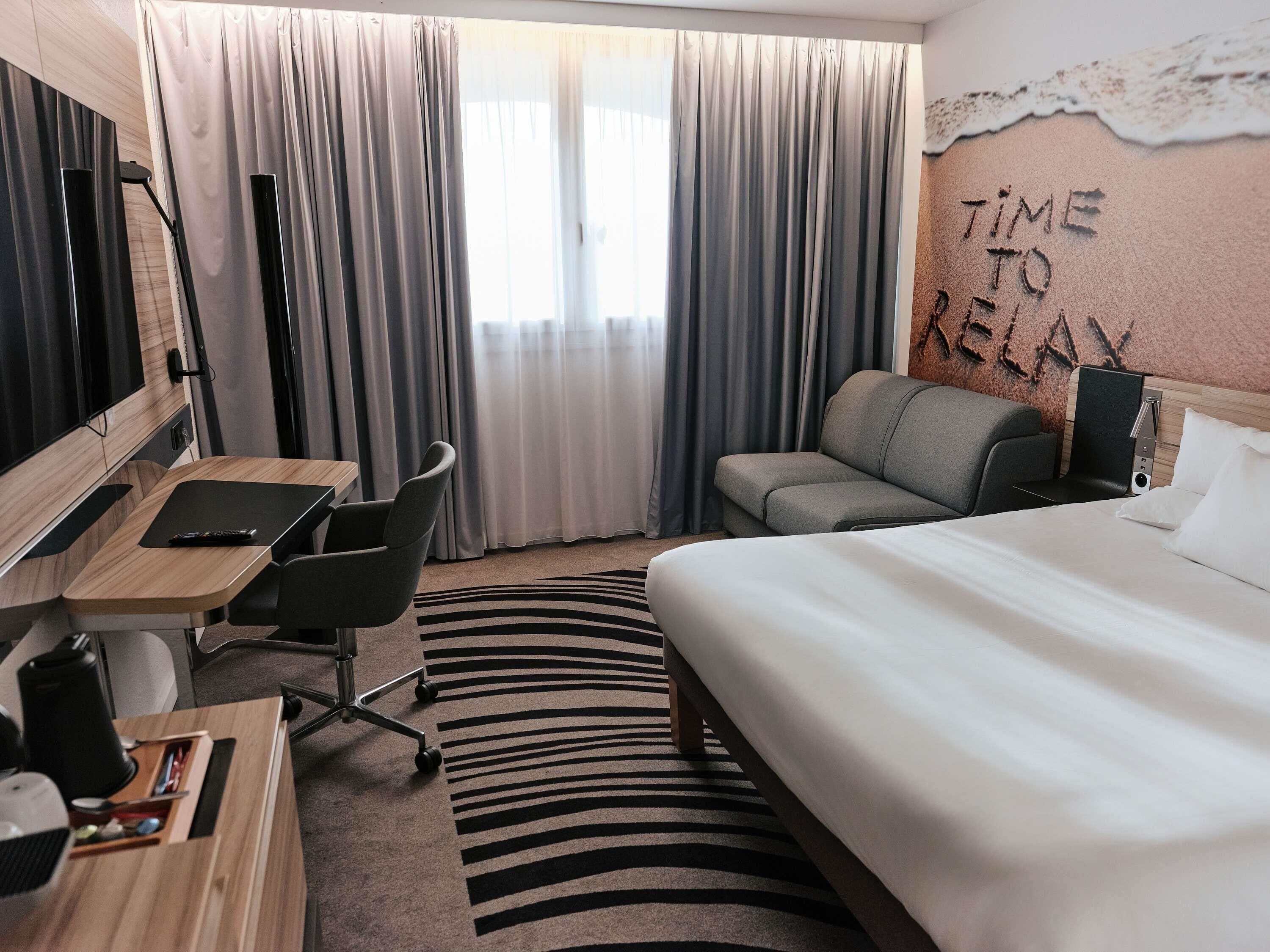 Classic Room, 1 Queen Bed with Sofa bed | Premium bedding, minibar, in-room safe, desk