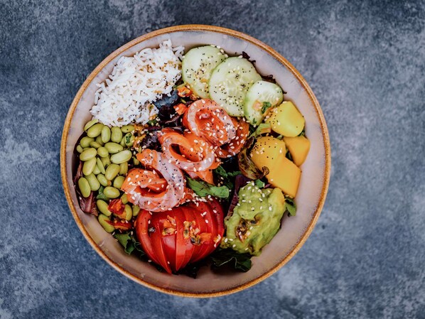 A bowl of food with rice, avocado, cucumber, and other vegetables. - Novotel Montpellier (Montpellier)