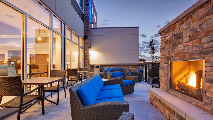 Holiday Inn Express & Suites Eau Claire West I-94 by IHG