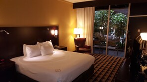 Ropa de cama hipoalergénica, escritorio y cortinas blackout