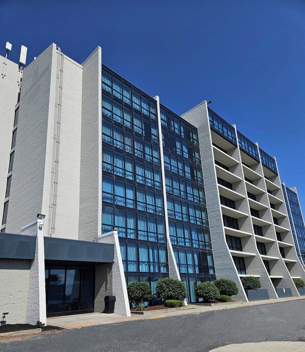 Stunning multi-story building with large windows and a contemporary design.