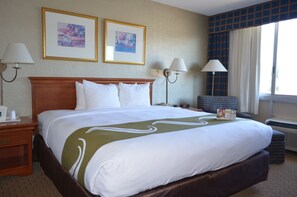 Room, 1 King Bed, Non Smoking | In-room safe, desk, blackout drapes, iron/ironing board - Quality Inn Beckley (Beckley)