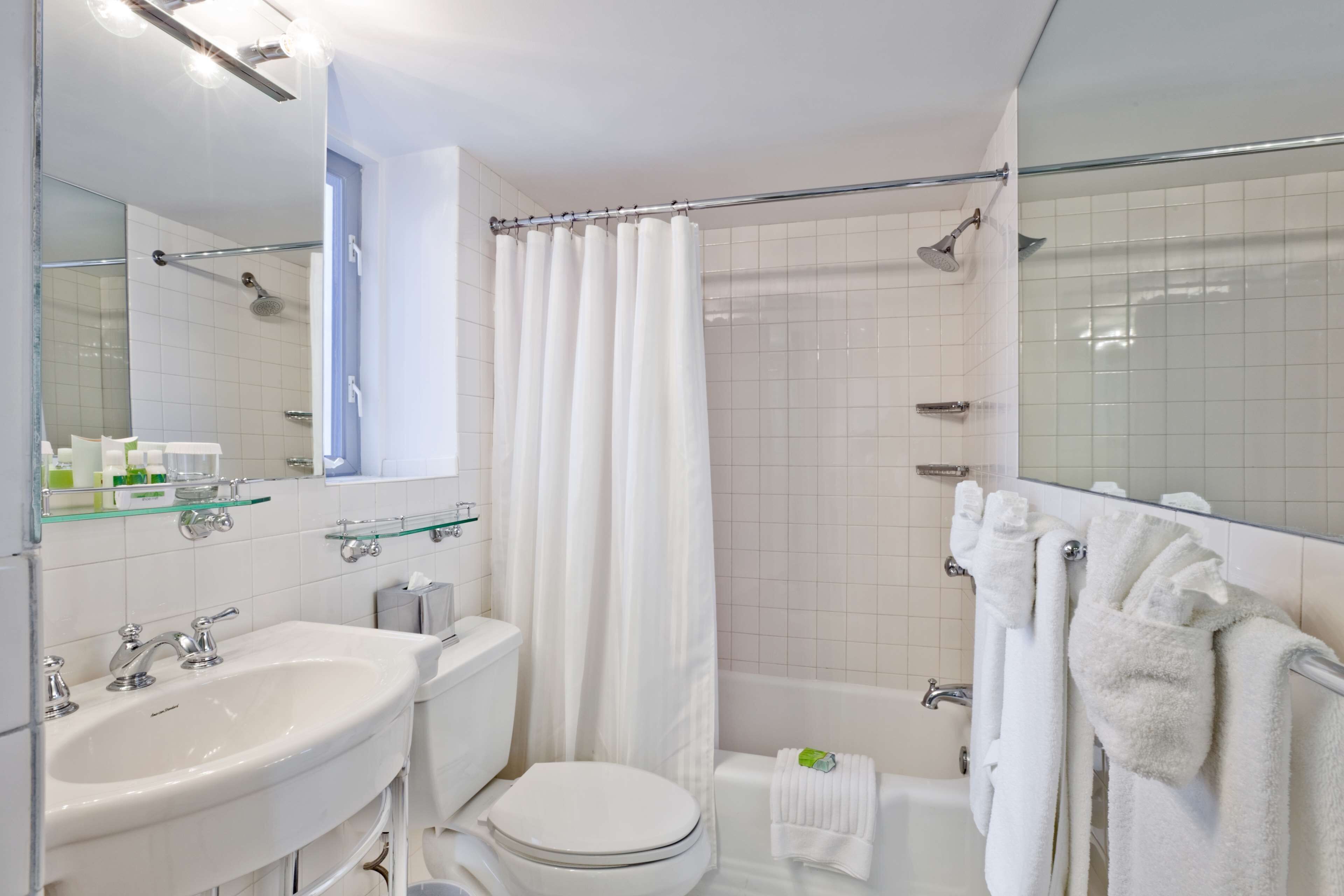Bathroom | Combined shower/tub, designer toiletries, hair dryer, towels