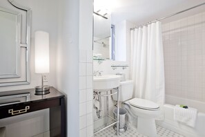 Combined shower/bathtub, designer toiletries, hair dryer, towels