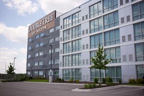 Exterior - DoubleTree by Hilton Omaha Southwest (Omaha)