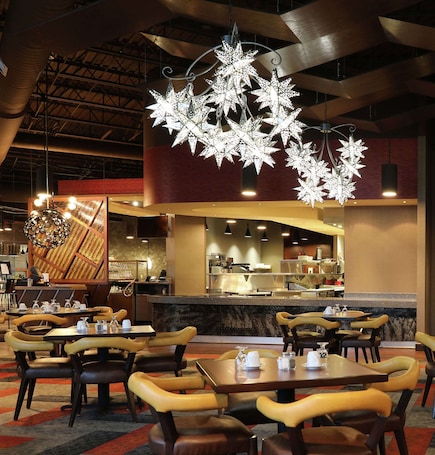 Breakfast and dinner served, American cuisine. DoubleTree by Hilton Omaha Southwest