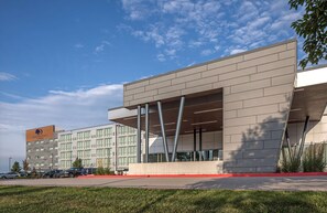 A modern building with a flat roof, large windows, and a red curb. - DoubleTree by Hilton Omaha Southwest (Omaha)