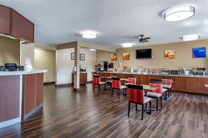 Free daily on-the-go breakfast  - Comfort Inn Rockford near Casino District (Rockford)